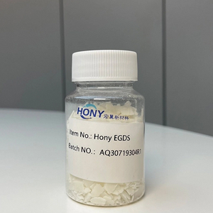 ความสามารถในการละลายได้ดีเยี่ยม Glycol Distearate Pearlescent Texture Pearling Agent 